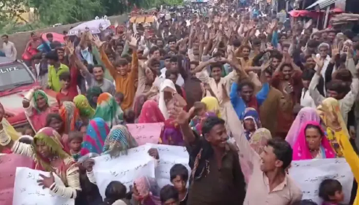 Hindu homes selectively demolished and set on fire by state authorities in Sindh, Pakistan