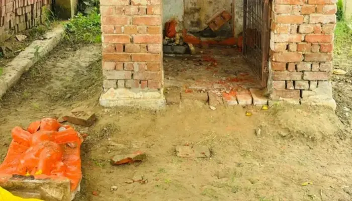 Hindu temple desecrated and defiled; miscreants break Hanuman idol and throw meat in the premises, Shivling goes missing