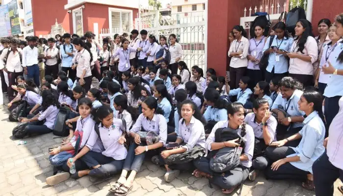 Hindu festival Dussehra targeted as college schedules exams during celebrations; Hindu students protest in Mangaluru, Karnataka