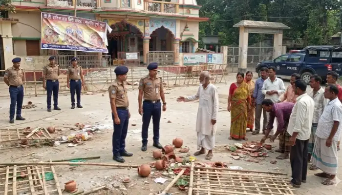 Goddess Durga immersion procession deliberately obstructed, idol broken and Hindu devotees attacked by Muslims in Thakurgaon, Bangladesh